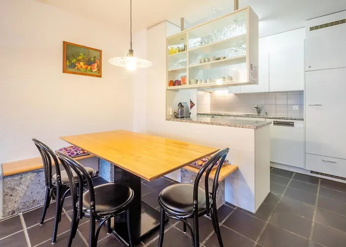 Apartment Homes Val Signina 3-5 *